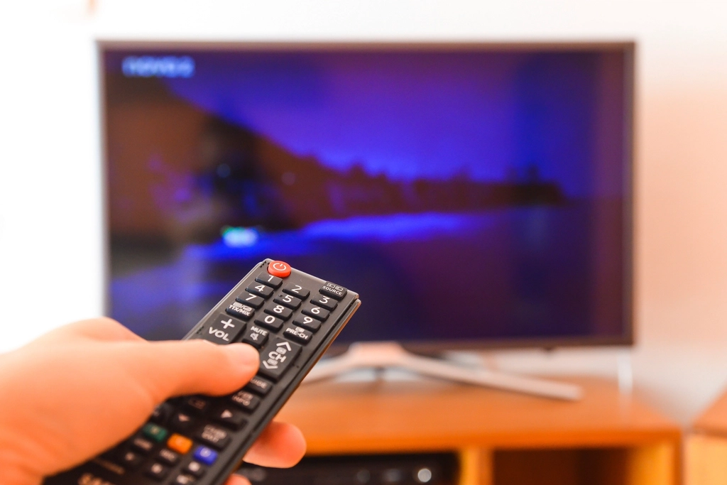 リビングのテレビと機器