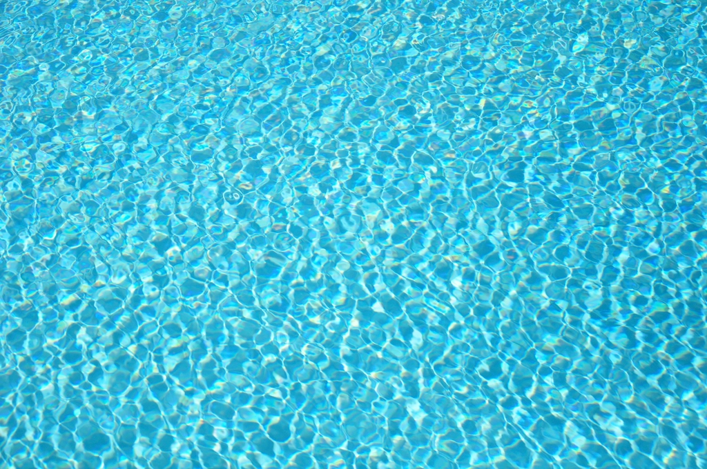 プールの水面