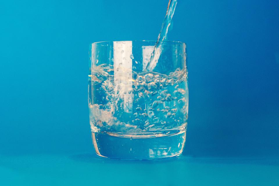 コップに注いだ水