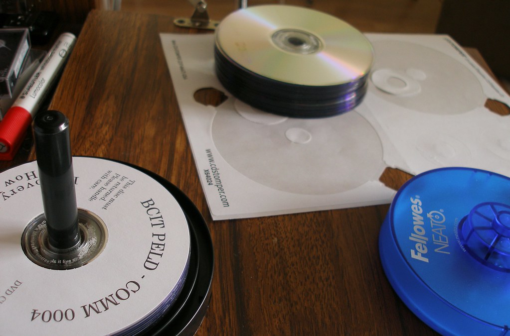 DVDとノートパソコン
