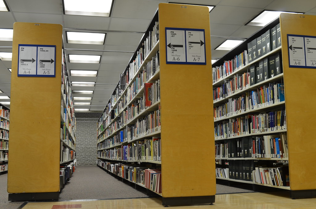 図書館の本棚